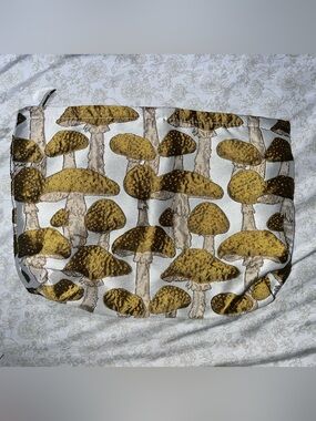 MEDIUM COSMETIC BAG IN MUSHROOMS